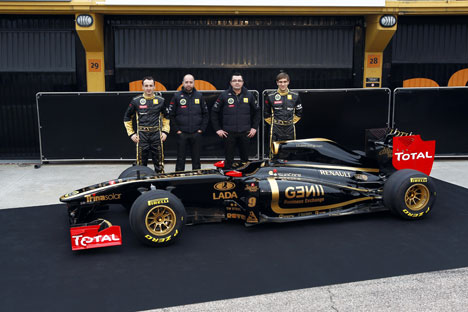 Renault med sort og guld som Lotus i 70'erne og 80'erne.